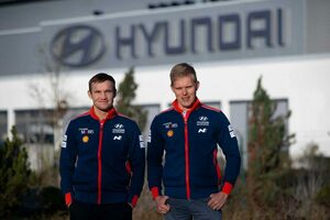 WRC：トヨタ離脱のオット・タナクがヒュンダイの拠点訪問。「初走行でマシンにはいい驚き」