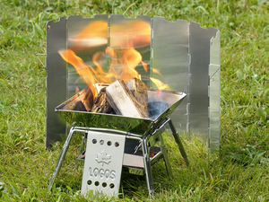 キャンプツーリングにお役立ち！コンロの火を守る折り畳み式の風防「リフレクトウインドスクリーン」が LOGOSから発売（動画あり）
