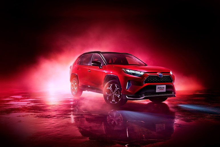 【1000万円超え】でも欲しい「アルファードPHEV」の敵は「CX-80」。価格や装備を徹底比較
