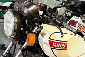 タカタンタンタン、パァ～～～ン！「音がヤバすぎる名車」中古価格もヤバすぎる!? これぞ“軽くて速い2スト”RZ250