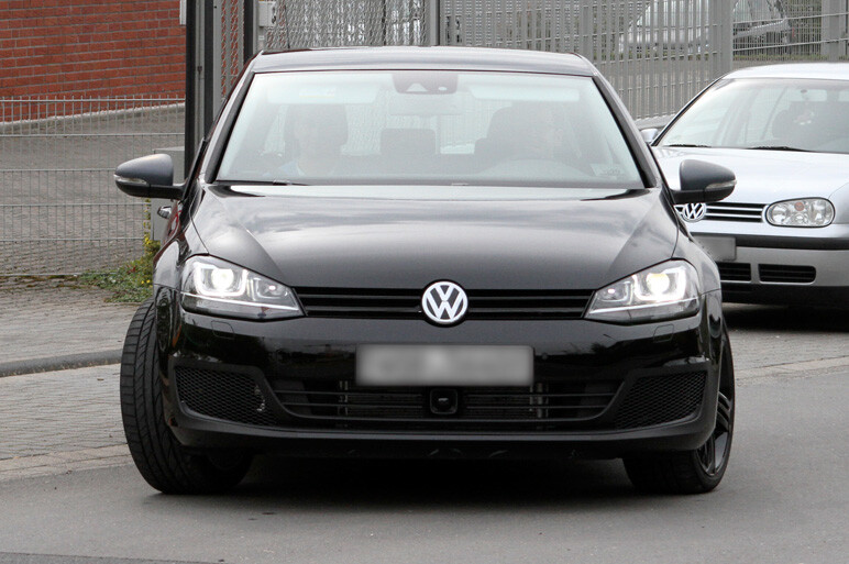 新型ゴルフRをスクープ　スペックはS3に迫る？