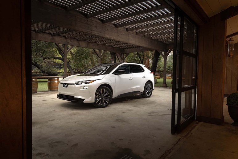 スバル新型EV「トレイルシーカー」登場 日本導入は2026年、価格は750万円前後か？