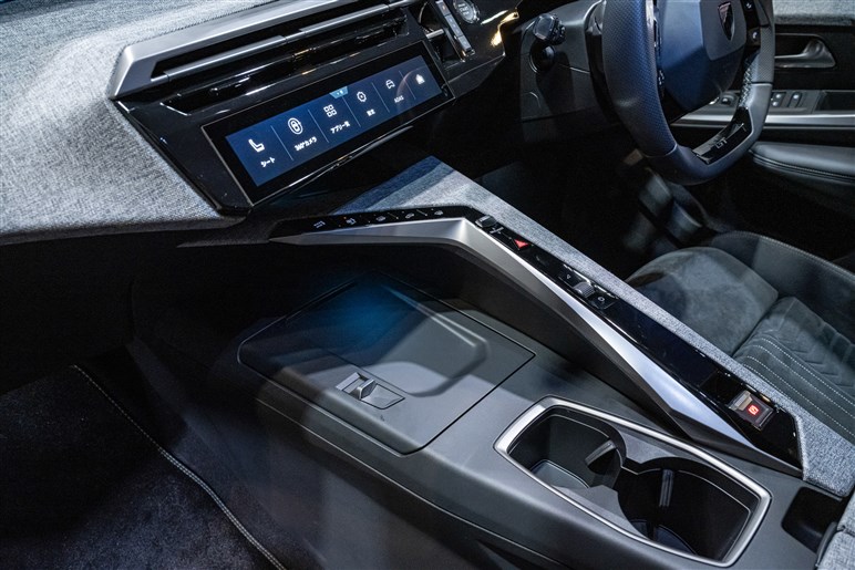 【新型プジョー3008】8年ぶりのフルモデルチェンジ。電動化とファストバック採用で次世代へ進化