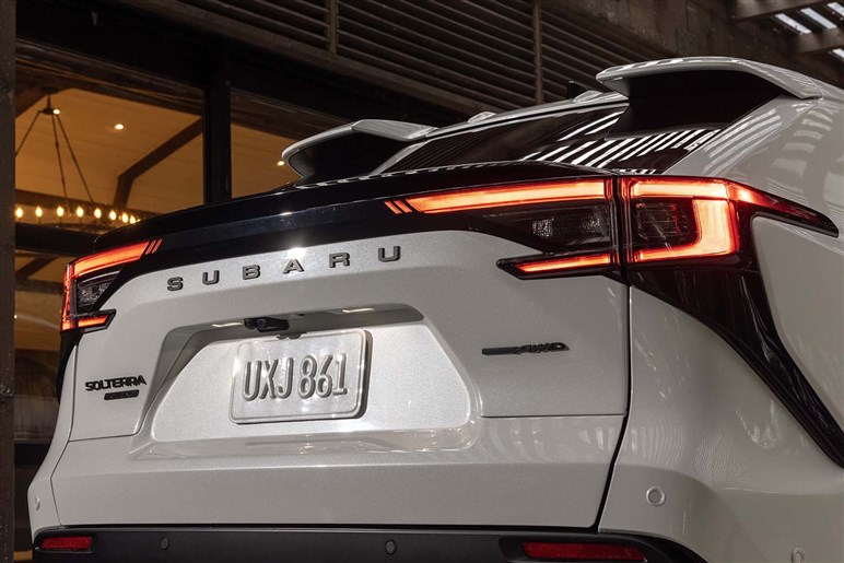 スバル新型EV「トレイルシーカー」登場 日本導入は2026年、価格は750万円前後か？