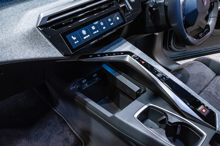 【新型プジョー3008】8年ぶりのフルモデルチェンジ。電動化とファストバック採用で次世代へ進化