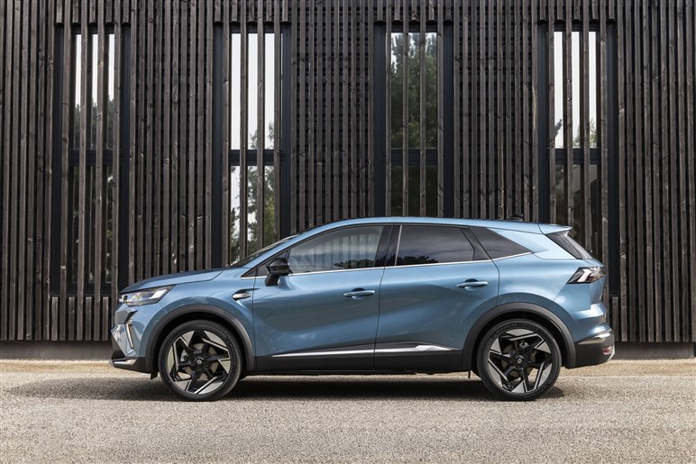 【13年ぶりの復活】三菱が新型コンパクトSUV「グランディス」を発表。ルノーのOEMで欧州市場に年内投入へ