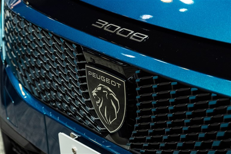【新型プジョー3008】8年ぶりのフルモデルチェンジ。電動化とファストバック採用で次世代へ進化