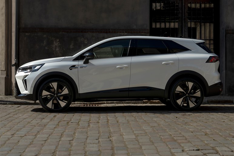 【13年ぶりの復活】三菱が新型コンパクトSUV「グランディス」を発表。ルノーのOEMで欧州市場に年内投入へ