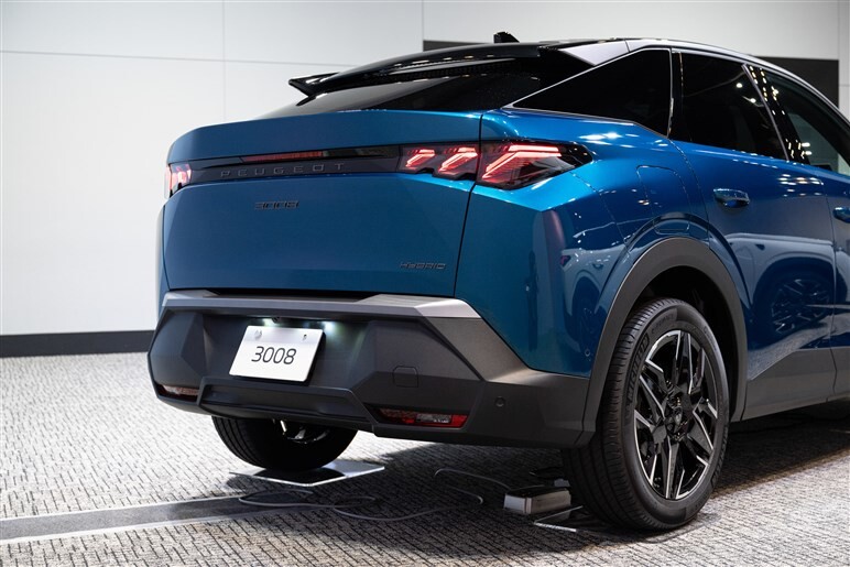 【新型プジョー3008】8年ぶりのフルモデルチェンジ。電動化とファストバック採用で次世代へ進化