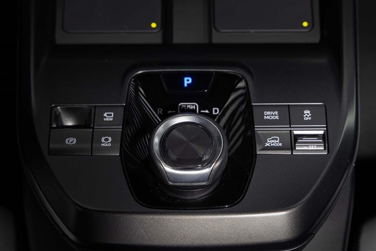 スバル新型EV「トレイルシーカー」登場 日本導入は2026年、価格は750万円前後か？