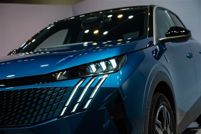 【新型プジョー3008】8年ぶりのフルモデルチェンジ。電動化とファストバック採用で次世代へ進化