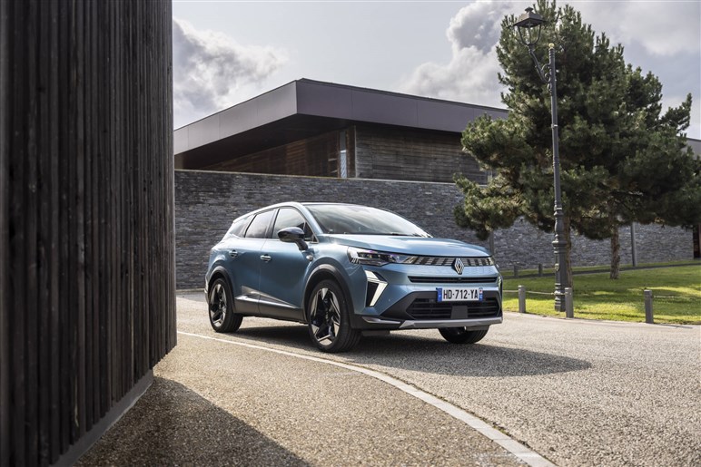 【13年ぶりの復活】三菱が新型コンパクトSUV「グランディス」を発表。ルノーのOEMで欧州市場に年内投入へ