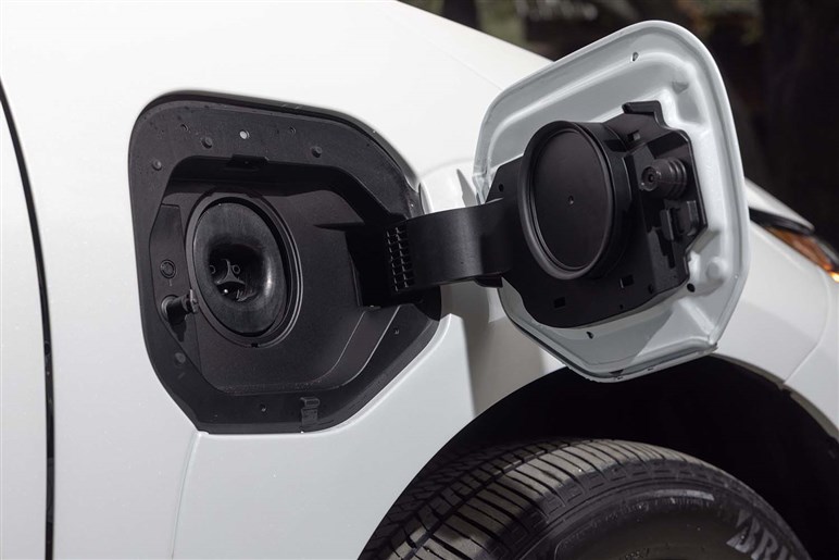 スバル新型EV「トレイルシーカー」登場 日本導入は2026年、価格は750万円前後か？