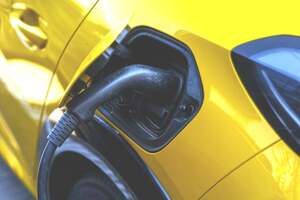 「EVはエコ」は嘘だった？ 最初の2年間、エンジン車より「3割も多くCO2排出」していた