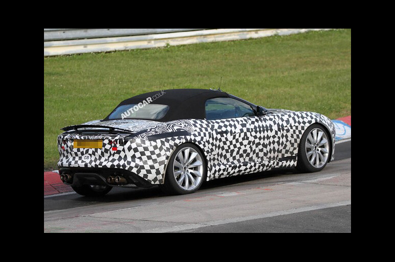 ジャガーFタイプV8の最新スクープ・ショット