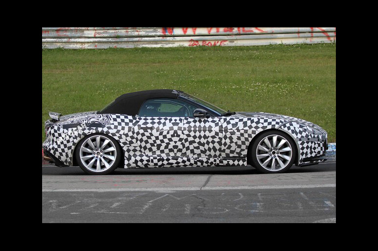 ジャガーFタイプV8の最新スクープ・ショット