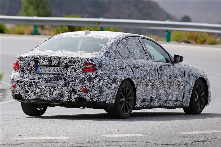 次期5シリーズを南欧でキャッチ。新開発の3気筒ディーゼル・ターボも？