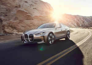 BMW コンセプト i4 公開！ 4シリーズのEV版グランクーペは2021年に量産開始