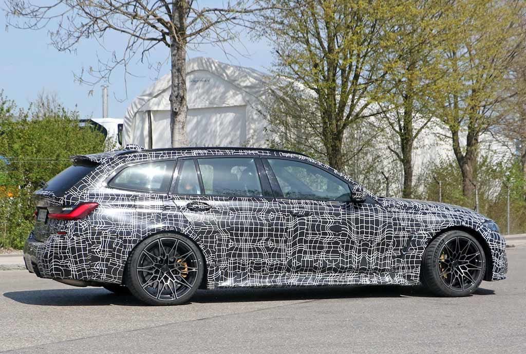【スクープ】BMW M3初のツーリング、市販型をミュンヘンで目撃！ 「コンペティション」は510馬力と予想！