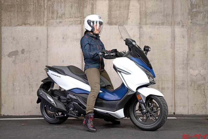国産150cc 250ccスクーター 気軽に乗れそうだし足着きいいでしょ とは限らない 身長159cmの女性ライダーが8車を検証 モーサイ 自動車情報サイト 新車 中古車 Carview