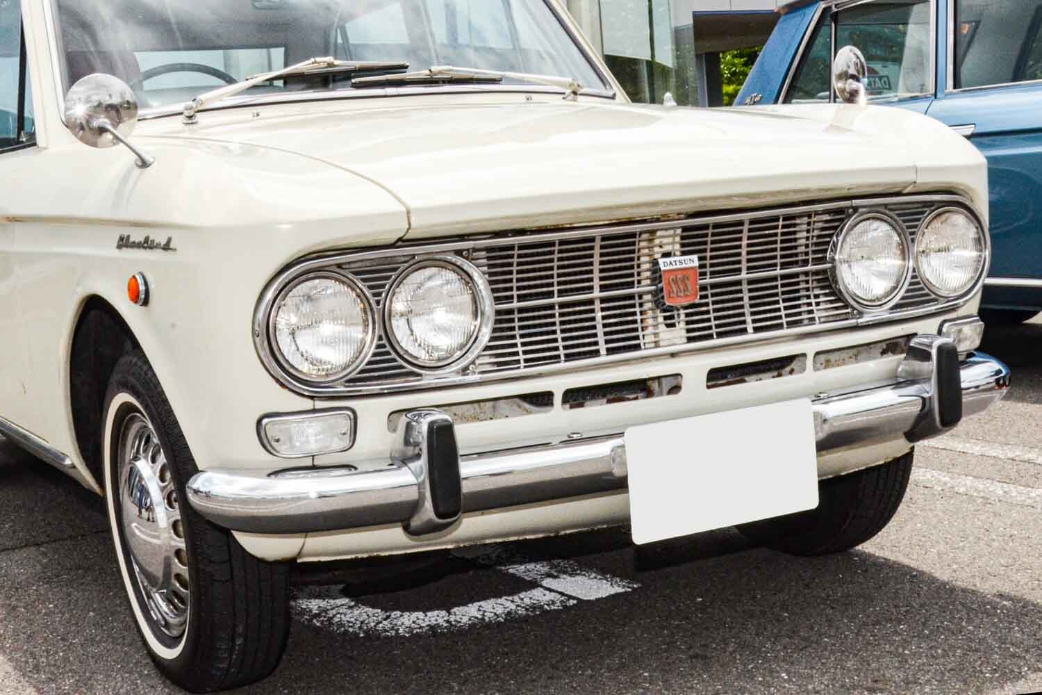 ダットサン ブルーバードUの誕生　46.8.　　日産自動車　ヤケシミ背傷み ダットサン ブルーバードUの誕生 46.8. 日産自動車 ヤケシミ背傷み