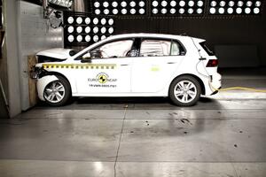 八代目を迎えたフォルクスワーゲンの新型ゴルフがEuro NCAPの衝突安全性テストで最高評価の5つ星を獲得！ 