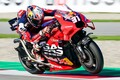 【MotoGP】バイクが丸裸……アコスタ、接触したマルケスの動きに不満「1周目なんだからあんなことしなくても」