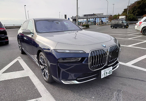 【Front Screen／安東弘樹】BMWの最新フラッグシップ、i7に試乗。圧倒的に「未来」を感じるクルマでした