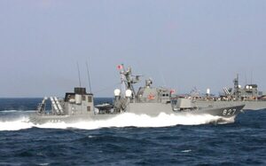 ロシア海軍の「新鋭ステルス艦」と海自ミサイル艇が“にらみ合い”!? 北海道沖にロシア艦が4隻も出現