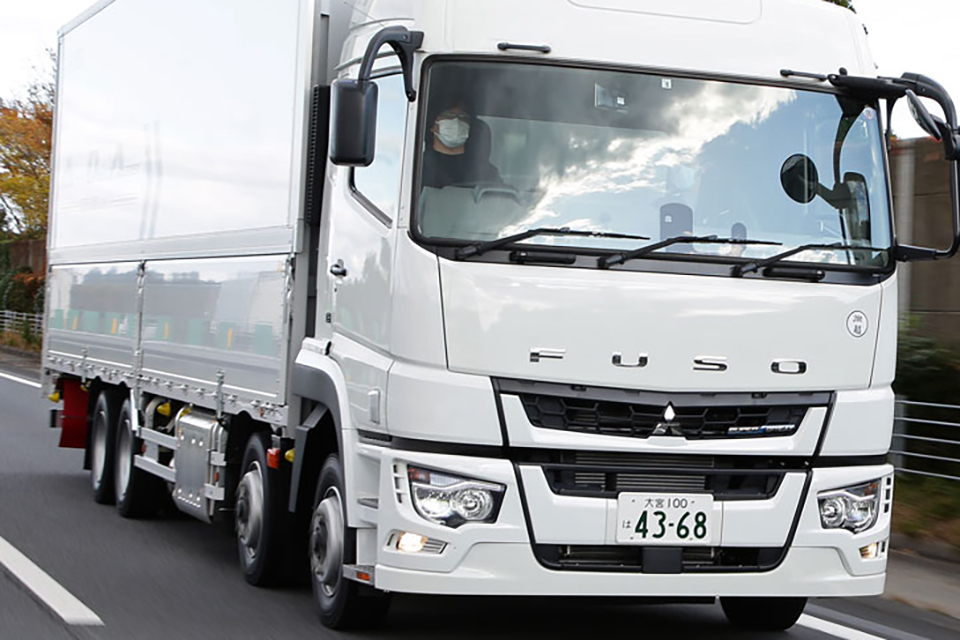 日本で初めて運転自動化レベル2を達成した大型トラック 三菱ふそうスーパーグレート を公道で試す ベストカーweb 自動車情報サイト 新車 中古車 Carview