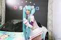 日本唯一のプロコスプレイヤー「えなこ」が初音ミクになる！　東京オートサロン2019に降臨