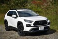 なんと車高はランクルに迫る!? RAV4話題のオフロード仕様は“普通のRAV4”より凄いのか
