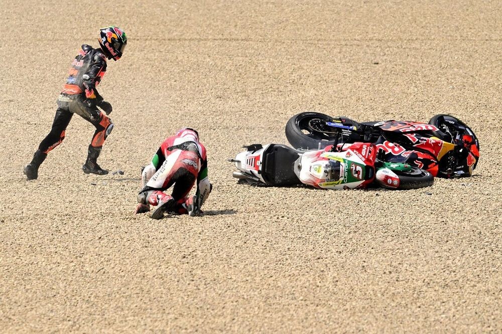 【MotoGP】KTM、アコスタ＆ビンダーのダブル転倒でスプリントは散々。バニャイヤと戦えるポテンシャルが無駄に？