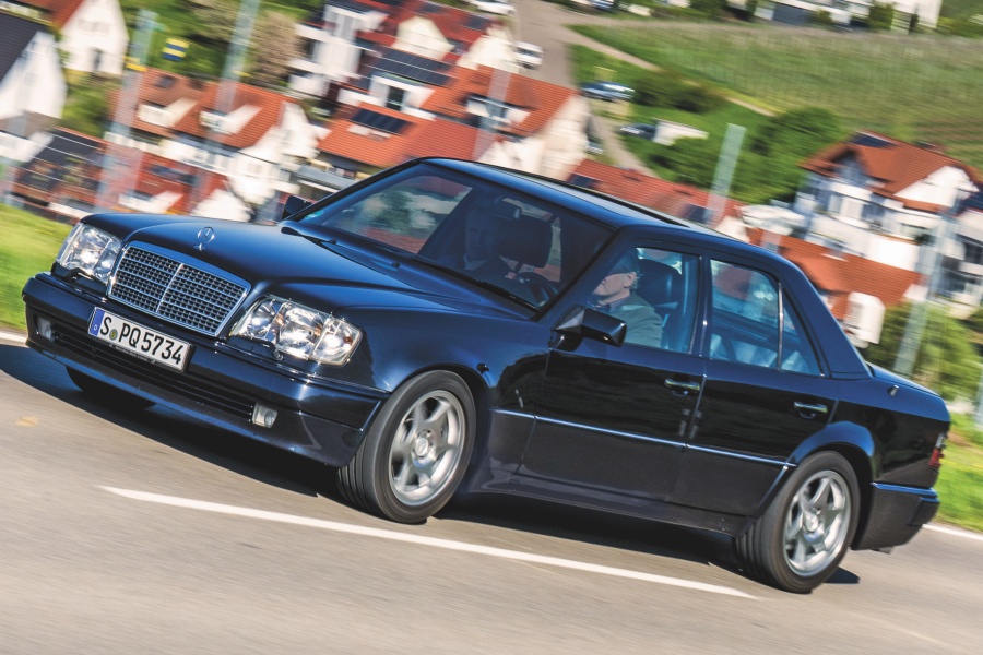 AMGの手で「6.0L化」されたE 60 W124型 メルセデス・ベンツ500 E