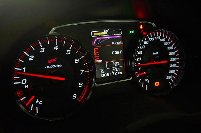 WRX STIとシビック タイプRをサーキットでガチ対決させる