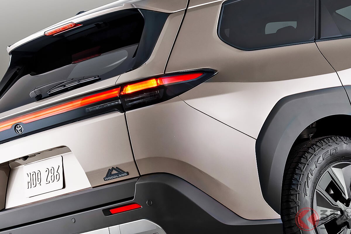 トヨタの新型ステーションワゴン「bZ4Xツーリング」に反響多数！ 精悍「カクカクボディ」に「トヨタの本気を感じる」の声も！ 全長4.8m「ひろびろサイズ」な新型モデルに寄せられた“熱視線”とは