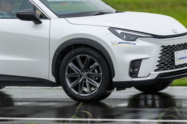 乗り比べでわかった雨での確かな安心感。ミシュランが電動化時代でも「エコタイヤ」を作らないワケ
