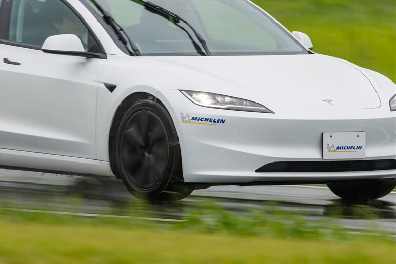 乗り比べでわかった雨での確かな安心感。ミシュランが電動化時代でも「エコタイヤ」を作らないワケ