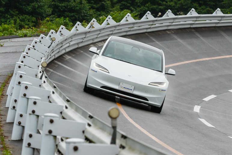 乗り比べでわかった雨での確かな安心感。ミシュランが電動化時代でも「エコタイヤ」を作らないワケ