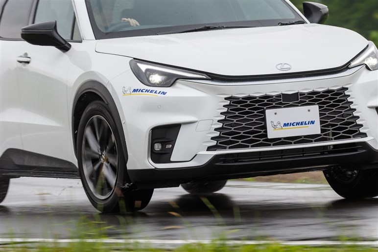 乗り比べでわかった雨での確かな安心感。ミシュランが電動化時代でも「エコタイヤ」を作らないワケ