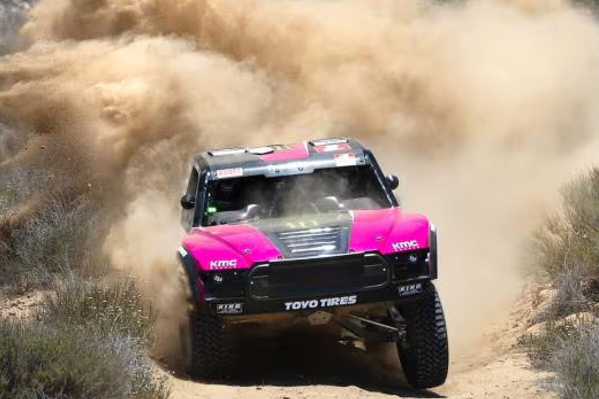 トーヨー　SCORE BAJA 500レースでオープンカントリーを供給、サポートするアラン・アンプディア選手のチームが総合優勝