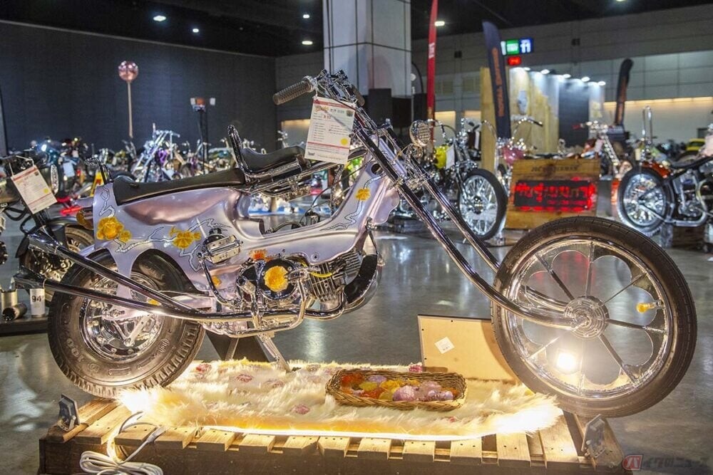 え?? これがあのホンダ「シャリイ」?? 長い! 長い!! 長い!!! ビヨ～ンと伸びたロングフォーク“シャリー”チョッパーを発見!!