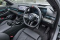 【比較試乗】電動化時代のドライビングプレジャーとは？ 最新BEVスポーツサルーンは洗練された乗り心地か軽快なハンドリングか「ポルシェ・タイカン・ターボS vs BMW・i5 M60 xDrive」