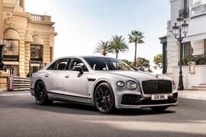 ベントレーの4ドアセダン「フライングスパー」に上級仕様のSバッジを装着したハイブリッドモデルが登場