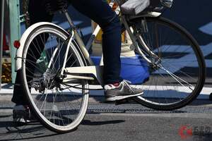 クルマが自転車に追突し男性死亡、中国籍の男が逮捕！ ネット上では大きな反響も… 元警察官が解説