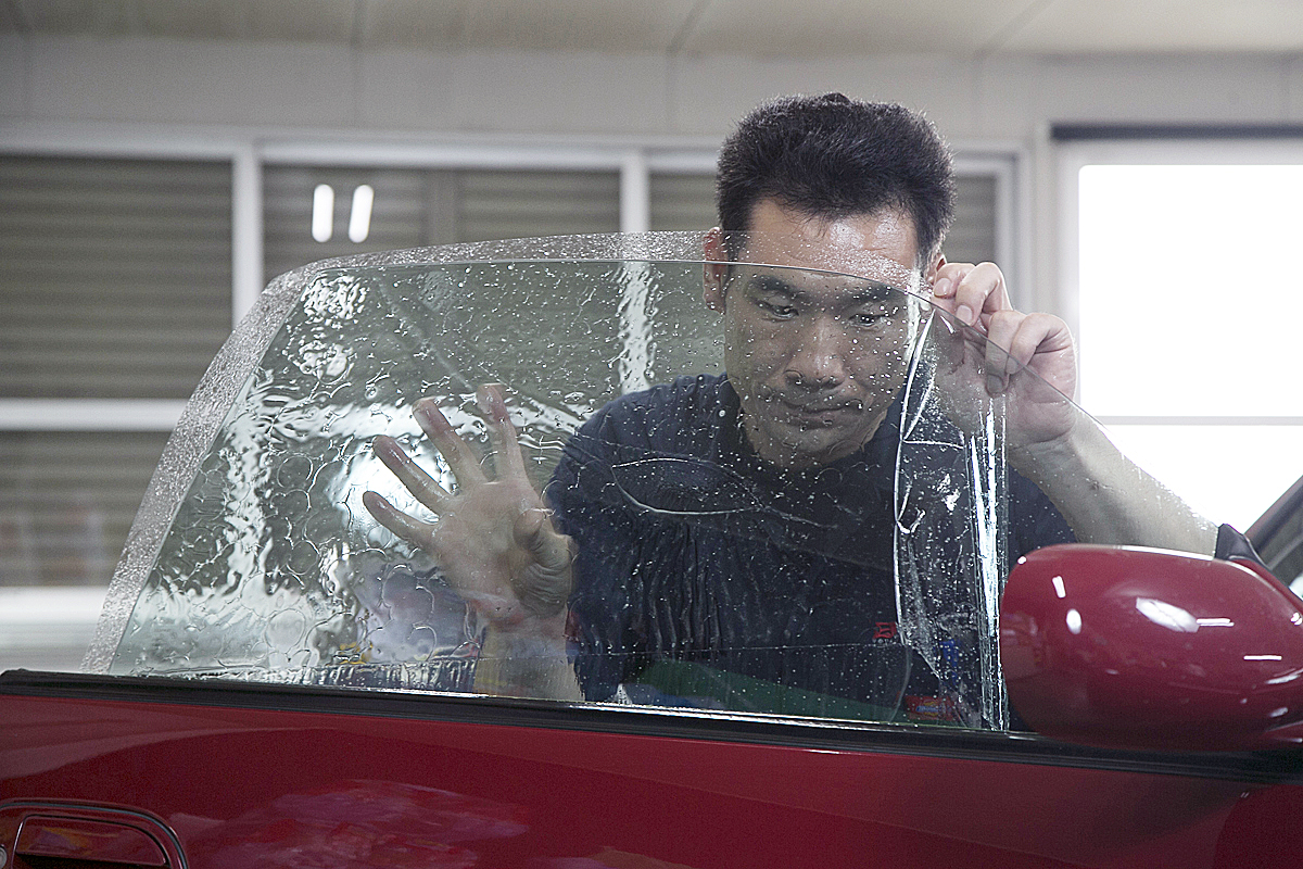 フィルムの透過率がokなのに車検ngも ドラレコ対策も必要なイマドキ ウインドウフィルム 事情 Auto Messe Web 自動車情報サイト 新車 中古車 Carview