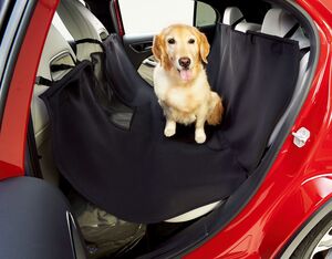 年末年始の移動も快適に──メルセデスのペットアイテムを厳選！