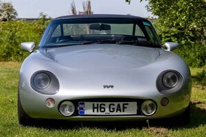 TVRが本当に復活するなら今が買い時!?「グリフィス500」なら500万円で極上車が手に入る！「ファーストクラスの居心地のコクピット」とは