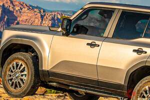 35年ぶり復活！ トヨタ新型「カクカク本格SUV」発売へ！ レトロな「1958」もある「新ランクル」1000万円超えで加に登場