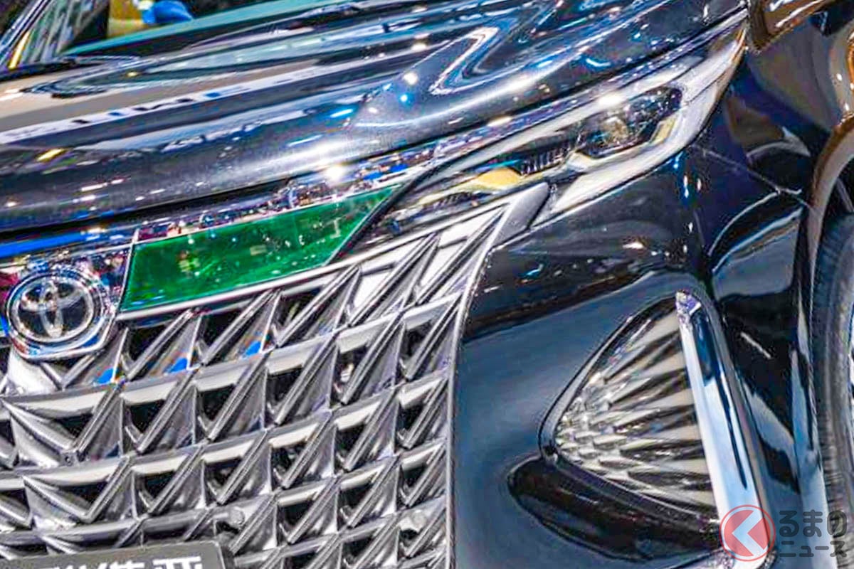 トヨタ最新型「“３列”ミニバン」“ロリンザー仕様”公開！ “エスティマ後継機”に「上質内装」×迫力グリル採用の豪華モデル！ 大口顔の「グランビア」中国に登場し話題に